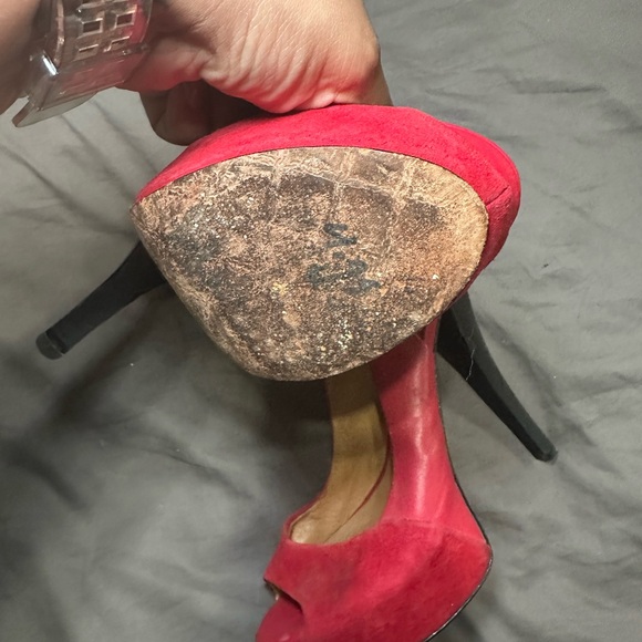 Red Heels - Picture 4 of 4
